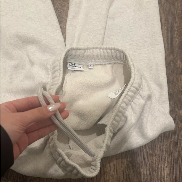 aritzia tna jogger sweatpants in heather cloud white - Picture 5 of 7